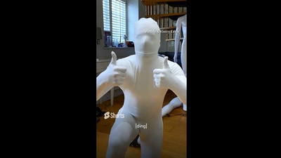 The image shows the man dressing up as mannequin. (YouTube/@woodyandkleiny )