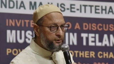 “I have held fruitful discussions with some people in Jaipur during my two visits. Our focus is to introduce the party and strengthen its base. We will be working with full preparations," AIMIM leader Asaduddin Owaisi said. (PTI) “I have held fruitful discussions with some people in Jaipur during my two visits. Our focus is to introduce the party and strengthen its base. We will be working with full preparations," AIMIM leader Asaduddin Owaisi said. (PTI)
