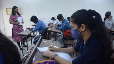 While officially colleges reopened for undergraduate and postgraduate students on October 20 this year, most colleges witnessed a better turnout on Monday, a day after the Diwali holidays ended. (Praful Gangurde/ HT) While officially colleges reopened for undergraduate and postgraduate students on October 20 this year, most colleges witnessed a better turnout on Monday, a day after the Diwali holidays ended. (Praful Gangurde/ HT)