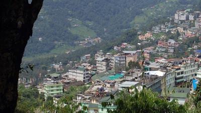 SWhile 41.54 km of the railway line falls in the Darjeeling and Kalimpong districts of West Bengal, the remaining portion of around 3.44 km will run through Sikkim (HT Photo/representative use) SWhile 41.54 km of the railway line falls in the Darjeeling and Kalimpong districts of West Bengal, the remaining portion of around 3.44 km will run through Sikkim (HT Photo/representative use)