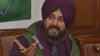 The contempt petition seeks consent of advocate general for initiation of proceedings against Sidhu by high court. It alleges that Sidhu tweets about the drugs cases just when it is to be taken up by high court. (HT photo)