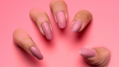 Paint the town red with these pretty nail paint hues Paint the town red with these pretty nail paint hues