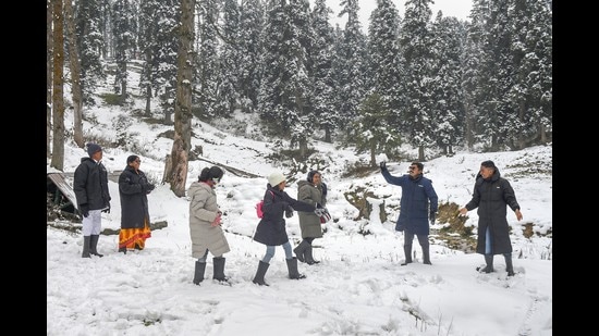 Kashmir officials said over 4.25 lakh visitors toured places in the Himalayan valley till the first week of November and the outlook for winter is also bright with advance bookings in most of the hotels. (Image for representational purpose (PTI))