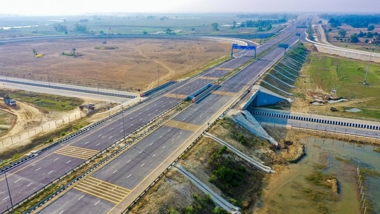 The Purvanchal Expressway will open new doors for development in eastern Uttar Pradesh and will act as a key role as a corridor to connect Bihar to Delhi.(Twitter / @UPEIDA)