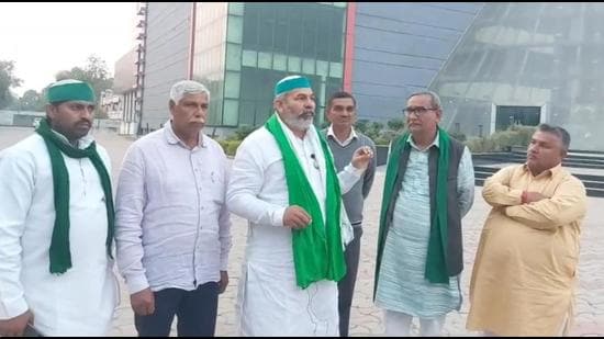 Farmer leader Rakesh Tikait in Karnal of Haryana on Monday. Tikait rubbished reports of rifts between leaders of the Samyukta Kisan Morcha and said that all leaders are united, (HT Photo)