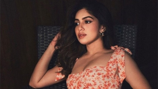 Bhumi Pednekar in <span class='webrupee'>₹</span>5k floral dress is lost thinking about summer, fries and beach