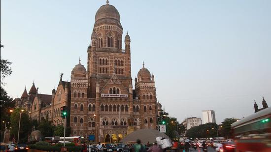 The proposal to transfer additional funds to roads, bridges, and stormwater drains departments will be tabled before the BMC standing committee meeting this week. (Hindustan Times)