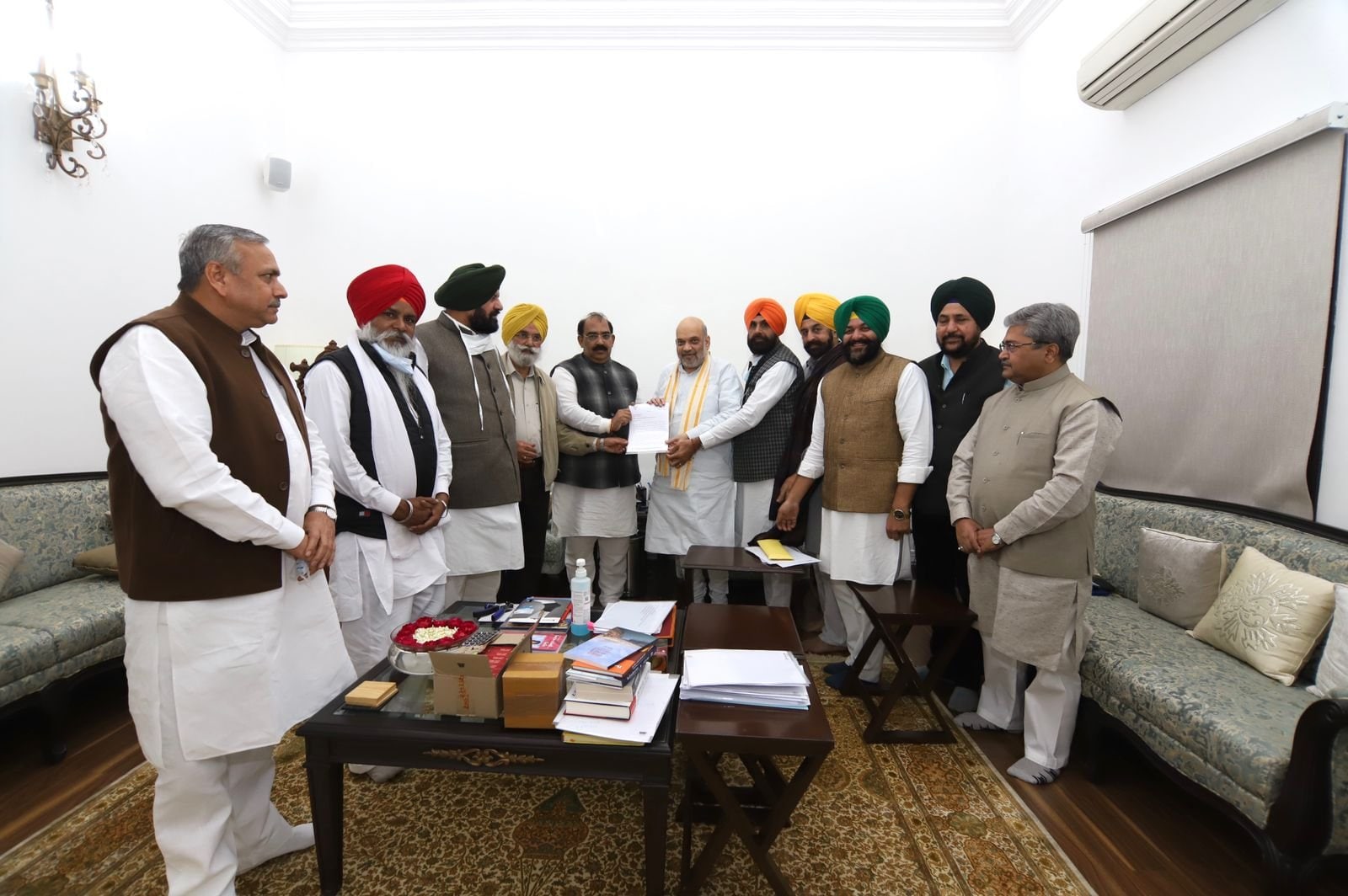 BJP delegation meets Union home minister Amit Shah for the reopening of Kartarpur corridor. (Twitter/@ANI)