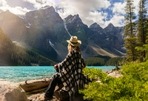 Beat the winter chill and put your stylish foot forward in shrugs.(Pexels) Beat the winter chill and put your stylish foot forward in shrugs.(Pexels)
