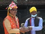 A day before the Diwas, chief minister Shivraj Singh Chouhan welcomed all tribal artists into Madhya Pradesh's capital Bhopal(Sourced)