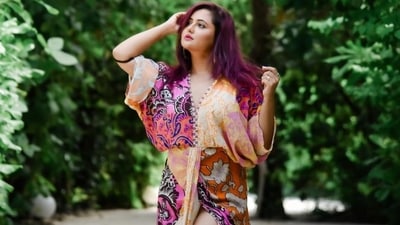 Wearing a dab of pink lipstick, Rashami amplified the glam quotient with a dewy makeup look and striking sultry poses for the camera, she set the Internet on fire. (Instagram/imrashamidesai) Wearing a dab of pink lipstick, Rashami amplified the glam quotient with a dewy makeup look and striking sultry poses for the camera, she set the Internet on fire. (Instagram/imrashamidesai)