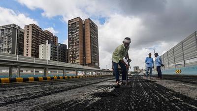 According to BMC officials, the proposed repair work across the city, western and eastern suburbs include a total of 808 city roads, both major and minor. This may cause major traffic jams in city. (Pratik Chorge/HT PHOTO) According to BMC officials, the proposed repair work across the city, western and eastern suburbs include a total of 808 city roads, both major and minor. This may cause major traffic jams in city. (Pratik Chorge/HT PHOTO)