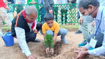 Yadav Payeng planting a sapling at Silchar NIT with a 9-year-old environment activist (HT photo) Yadav Payeng planting a sapling at Silchar NIT with a 9-year-old environment activist (HT photo)