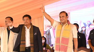 Assam CM Himanta Biswa Sarma (right) and his Meghalaya counterpart Conrad Sangma at Langpih on Tuesday. (Himanta Biswa Sarma/Twitter)