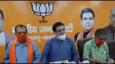 File photo: Jammu and Kashmir BJP spokesperson Girdhari Lal Raina. (@BJP4JnK/Twitter) File photo: Jammu and Kashmir BJP spokesperson Girdhari Lal Raina. (@BJP4JnK/Twitter)