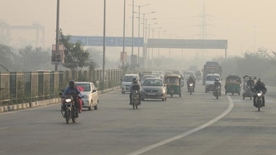 Traffic on a road amid smog in New Delhi on Monday. On Tuesday, New Delhi’s air quality was still ‘very poor’. (ANI/File)