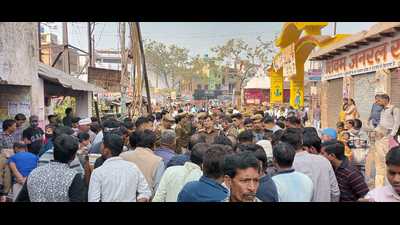 Crowd on Malgodam Road in Kasganj after an uncontrolled bus mowed down three people on Tuesday. HT (HT photo)