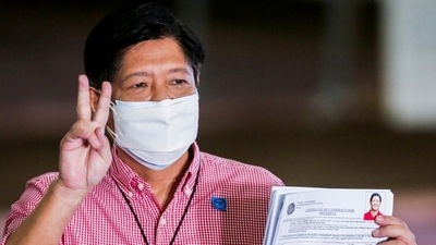 Ferdinand Marcos Jr, the son of late Philippines dictator Ferdinand Marcos, poses for pictures after filing his certificate of candidacy for president in the 2022 national election, in Pasay City, Metro Manila, Philippines,&nbsp; (File Photo / REUTERS)