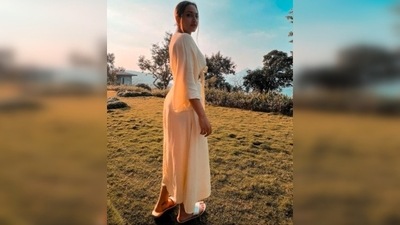Sonakshi Sinha was styled by her friend and celebrity stylist Sanam Ratansi who has accompanied her on the trip. (Instagram/@aslisona) Sonakshi Sinha was styled by her friend and celebrity stylist Sanam Ratansi who has accompanied her on the trip. (Instagram/@aslisona)