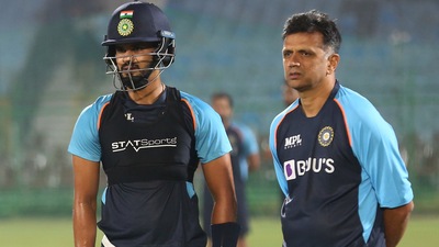 “Eyes on the prize” featuring Shreyas Iyer (left) and coach Dravid. (BCCI/TWITTER)