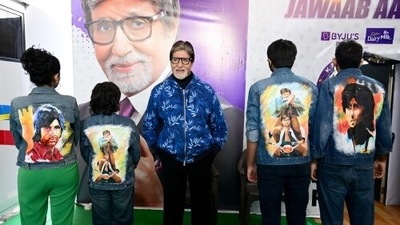 Amitabh Bachchan posed with kids wearing denim jackets with printed posters of his films. (Instagram)