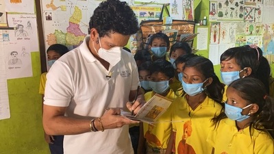 Sachin Tendulkar visits MP village Sewaniya to take stock of children's social welfare projects (TWITTER/SACHIN_TENDULKAR)