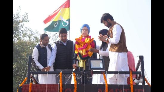 Punjab transport minister Amarinder Singh Raja Warring and others paying tributes to martyr Kartar Singh Sarabha on his 106th martyrdom day. (HT Photo)