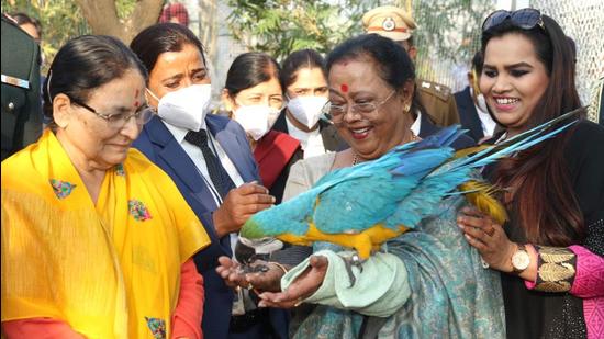 First Lady Savita Kovind inaugurated the Chandigarh Bird Park at Nagar Van near Sukhna Lale on Tuesday. (HT Photo)