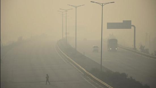 Ghaziabad on Tuesday recorded an air quality index of 356, while Greater Noida and Noida saw an AQI of 361 and 397, respectively, all figures falling in the ‘very poor’ category. (Sakib Ali/HT)