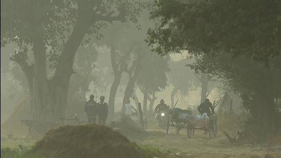 Thick haze near east Delhi’s Mayur Vihar, on Tuesday. (Raj K Raj/HT)