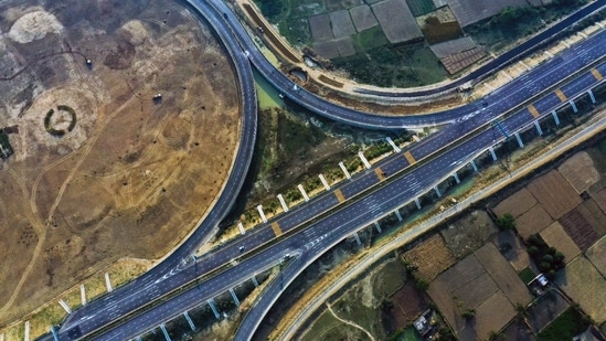 A view of the Purvanchal Expressway that will be inaugurated by Prime Minister Narendra Modi on November 16.(ANI) A view of the Purvanchal Expressway that will be inaugurated by Prime Minister Narendra Modi on November 16.(ANI)