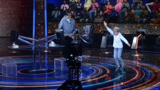 Amitabh Bachchan even danced with a kid on the Kaun Banega Crorepati 13 stage.(Tumblr)