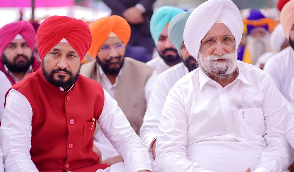 Punjab deputy CM Sukhjinder Singh Randhawa with chief minister Charanjit Singh Channi. (HT file photo)