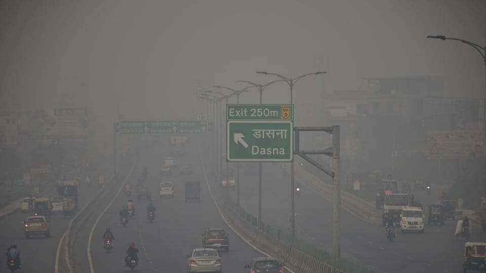 Vehicles ply amid low visibility due to smog on NH-24 in Dasna in Ghaziabad. (Sakib Ali/HT photo)