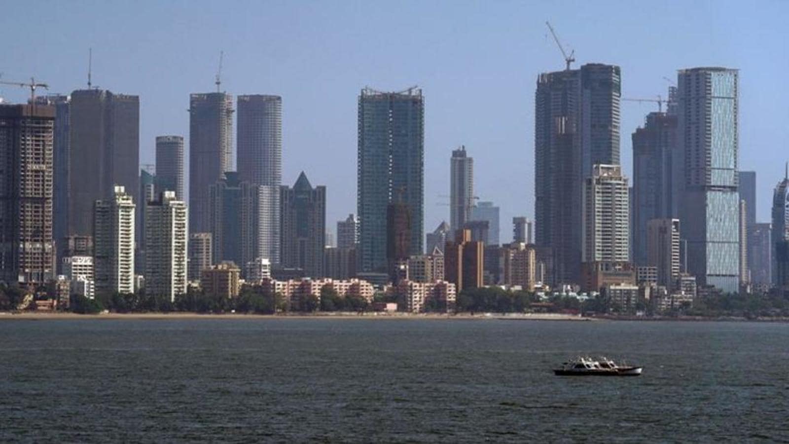 Mumbai wakes up to 2nd warmest morning in 10 years, AQI remains ‘poor’
