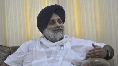 The Congress government made false promise of farm loan waiver of Punjab farmers during its campaigning for the 2017 assembly polls, with the sole intention of just getting their votes, Sukhbir has alleged. (HT Photo) The Congress government made false promise of farm loan waiver of Punjab farmers during its campaigning for the 2017 assembly polls, with the sole intention of just getting their votes, Sukhbir has alleged. (HT Photo)