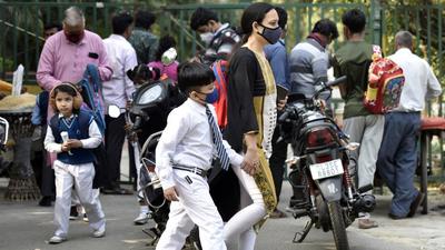 A student heads home after attending school in Noida on Wednesday. (Sunil Ghosh/Ht photo) A student heads home after attending school in Noida on Wednesday. (Sunil Ghosh/Ht photo)
