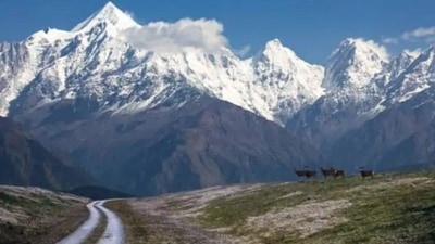 Munsiyari: Also known as ‘Little Kashmir,’ Munsiyari is a small village in the foothills of the Himalayas. It is an apt location to vacation in, in case you are looking to avoid the crowd and the noise of well-known tourist spots. (Live Hindustan)