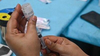 The number of people who have been administered just one dose of the vaccine have been steadily dropping since the first week of October, data shows. (AFP) The number of people who have been administered just one dose of the vaccine have been steadily dropping since the first week of October, data shows. (AFP)