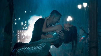 Akshay Kumar and Katrina Kaif in the Sooryavanshi song Tip Tip.
