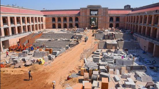 The spacious corridor connecting Ganga and Kashi Vishwanath temple has changed the landscape of the temple complex. (HT Photo)