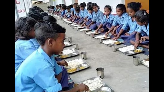 Serving students mid-day meal will restart in Haryana schools from January 1 next year . (HT Photo)