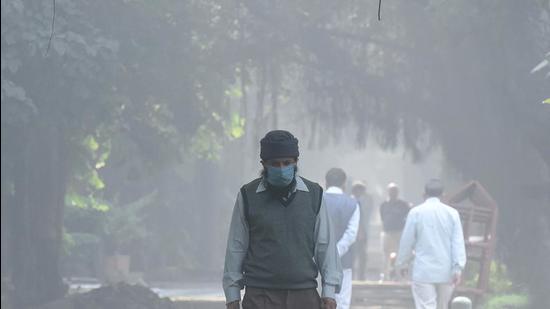 Punjab BJP general secretary Subhash Sharma has said that the Delhi government was busy blaming Punjab and Haryana for air pollution in Delhi, even as his own strategies were not working. (Raj K Raj/HT)