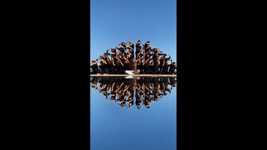 The image shows a scene from the tutting video shared by Jennifer Garner. (Instagram/@@sadeckwaff)