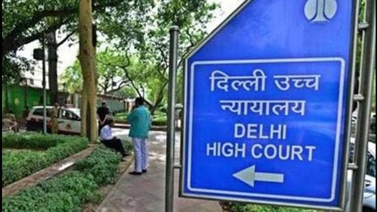 The court said it does not want another Lajpat Nagar or Nehru Place to come up and the authorities have to limit the number of vendors so that there is no crowding on the streets and residents have sufficient space to walk. (HT Archive) The court said it does not want another Lajpat Nagar or Nehru Place to come up and the authorities have to limit the number of vendors so that there is no crowding on the streets and residents have sufficient space to walk. (HT Archive)