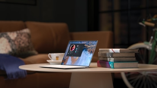 With 2-in-1 laptops, work seems like play. (Unsplash)