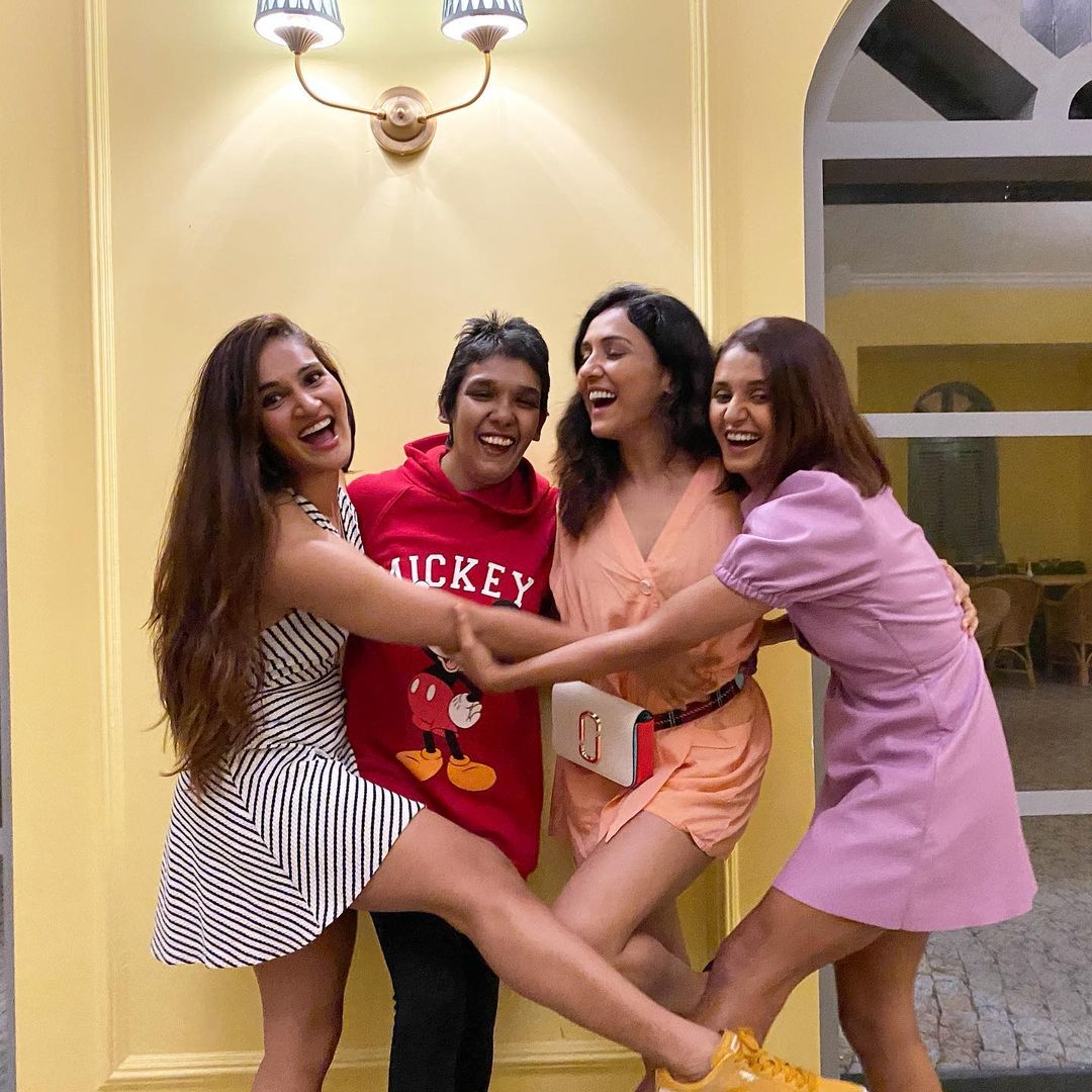 Mukti Mohan, Kriti Mohan, Neeti Mohan and Shakti Mohan (Photo: Instagram/neetimohan18) Mukti Mohan, Kriti Mohan, Neeti Mohan and Shakti Mohan (Photo: Instagram/neetimohan18)