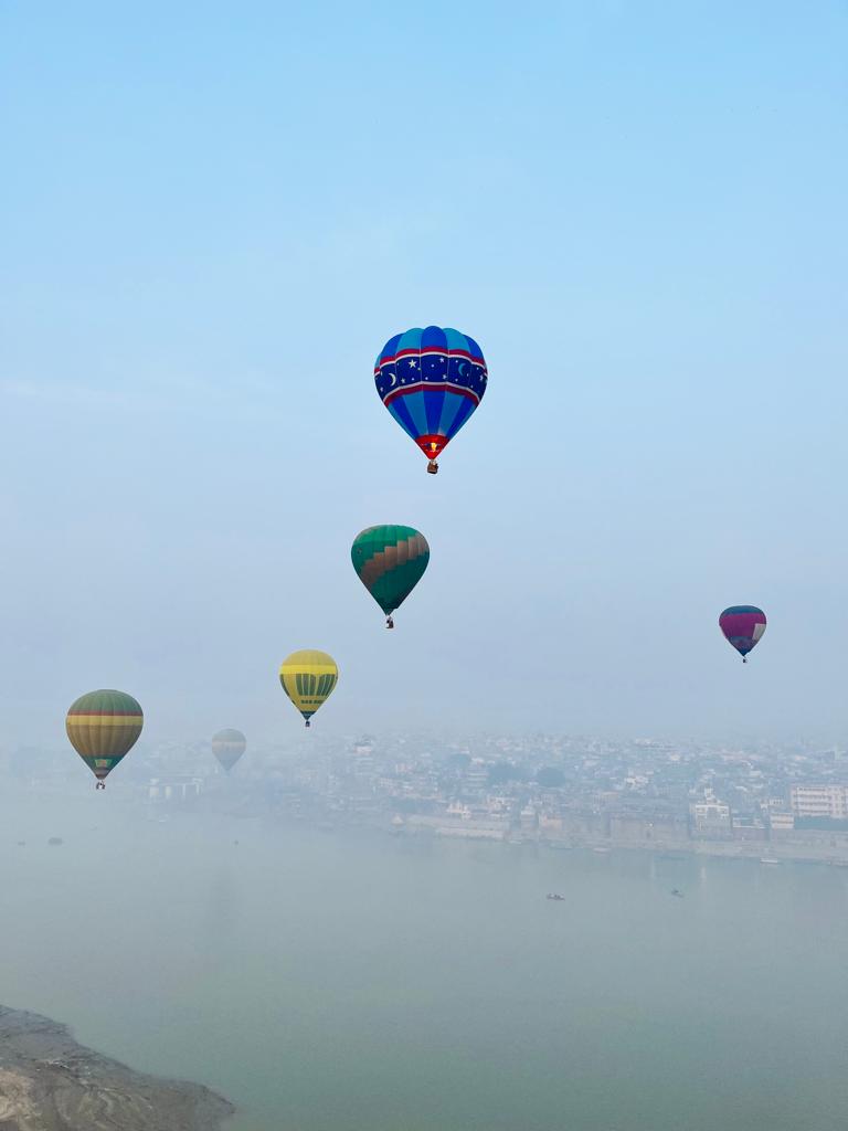 Hot air balloons flying above Ganga river in Varanasi. (HT Photo)