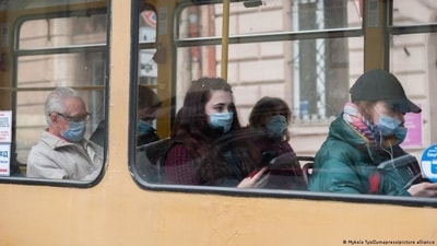 Covid-19: When and where is the infection risk high? (Mykola Tys/Zumapress/picture alliance) Covid-19: When and where is the infection risk high? (Mykola Tys/Zumapress/picture alliance)