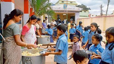 The mid-day meal scheme was disrupted after the Centre imposed nationwide lockdown owing the Covid-19 pandemic in March 2020. (HT File) The mid-day meal scheme was disrupted after the Centre imposed nationwide lockdown owing the Covid-19 pandemic in March 2020. (HT File)